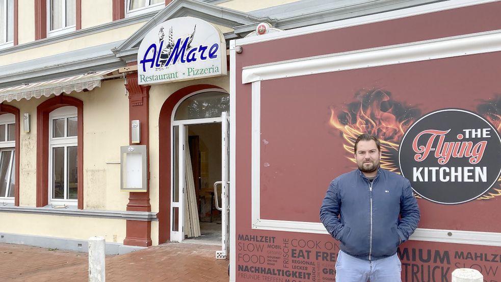 Lennard Panknin vor seinem neuen Lokal. Im März soll im ehemaligen „Al Mare“ das neue Flying Kitchen eröffnen. Foto: Rebecca Kresse