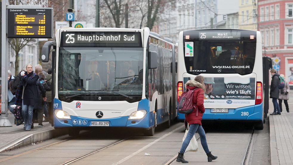 Der Finanzstreit um das 49-Euro-Ticket verzögert den Start. Foto: DPA