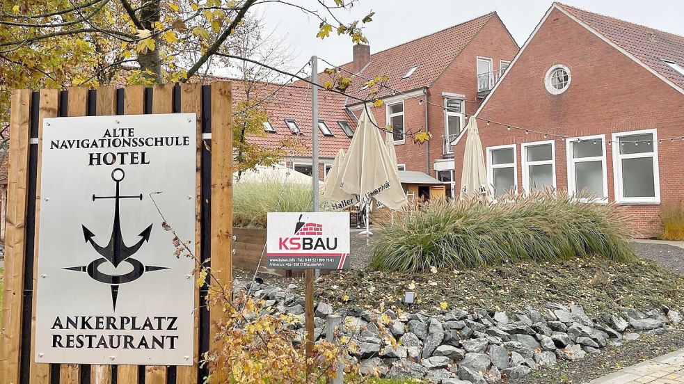 Ärger um das Restaurant Ankerplatz in Rhauderfehn: Der Landkreis moniert fehlende Bauabnahmen – und hat die Nutzung des Hauses untersagt. Foto: Janßen