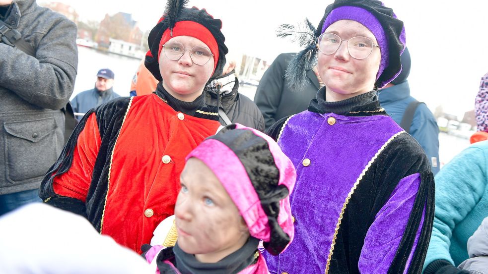 Das hatte zuvor noch nie gegeben: Die Gesichter der "Zwarten Pieten" waren so geschminkt, als seien sie von Ruß geschwärzt. Foto: Wagenaar
