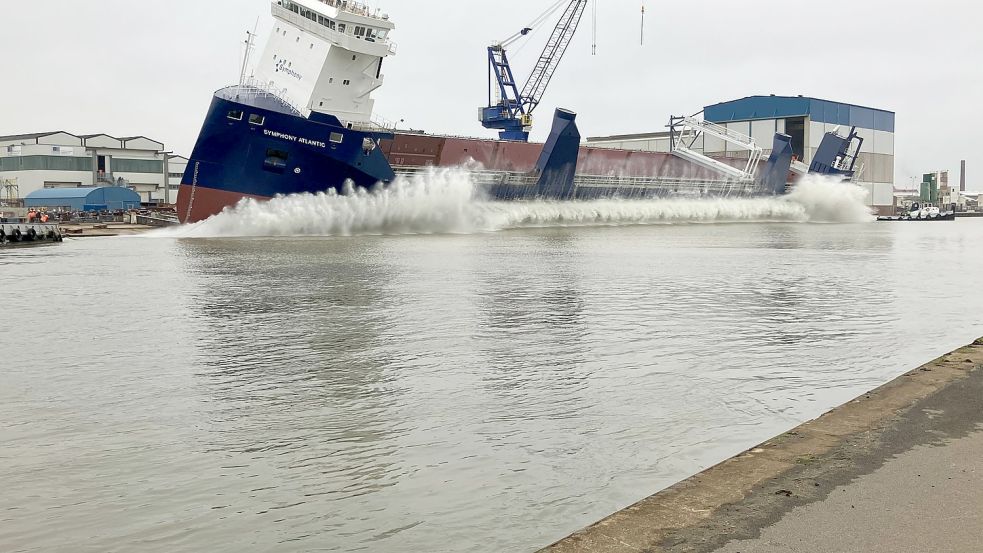 Am 18. November wurde das riesige Schiff zu Wasser gelassen. Foto: Kierstein/Archiv