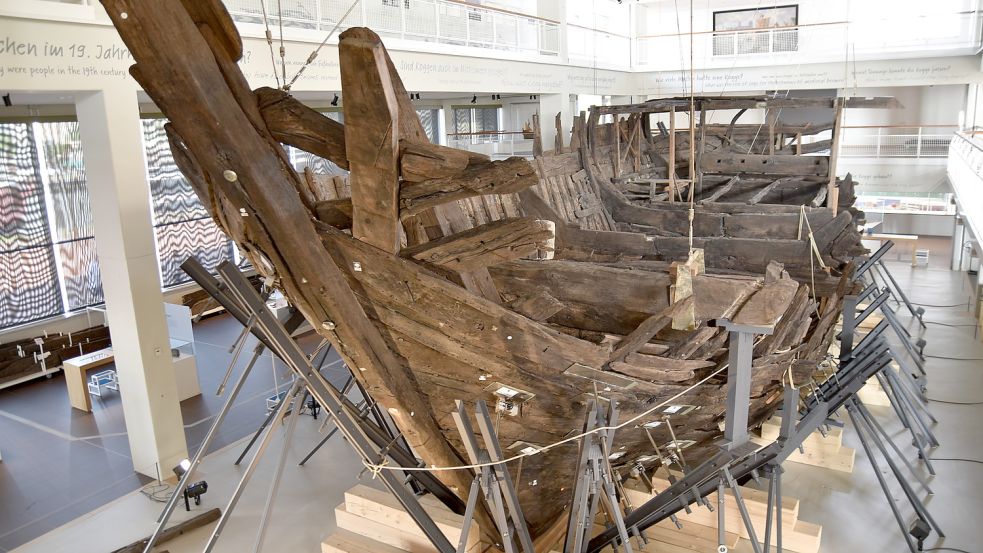 Der Erhalt der Bremer Kogge, die heute im Deutschen Schifffahrtsmuseum in Bremerhaven ausgetsellt ist, dauerte Jahrzehnte. Foto: Hollmeier/DSM