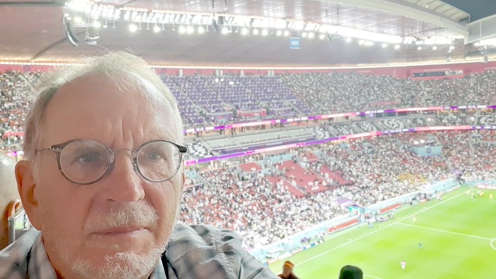 Zehn Spiele sah der Leeraner bisher. Freitagabend folgt sein letztes: Niederlande gegen Argentinien. Foto: Privat