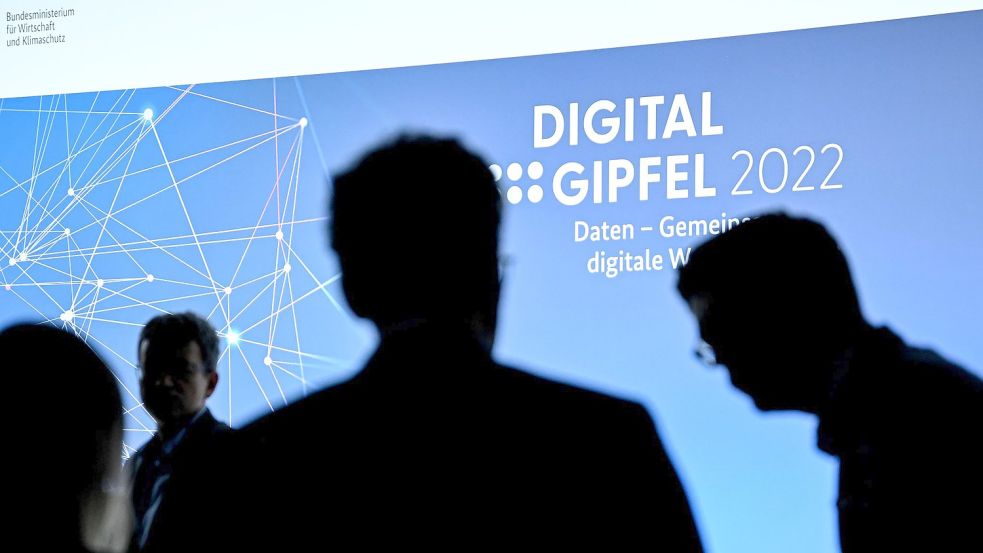 Teilnehmer beim Digital-Gipfel 2022 der Bundesregierung. Foto: Britta Pedersen/dpa
