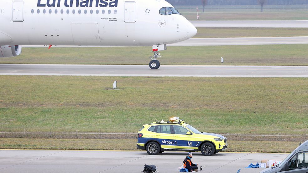 Die Klimaaktivisten legten den Münchner Flughafen lahm. Foto: dpa/Karl-Josef Hildenbrand