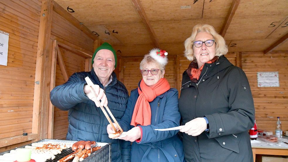 Den Schützenverein der Gemeinde Hinte vertraten Gottlieb Poelmeyer (von links), Ursula Frikke und Hannelore van Ellen.