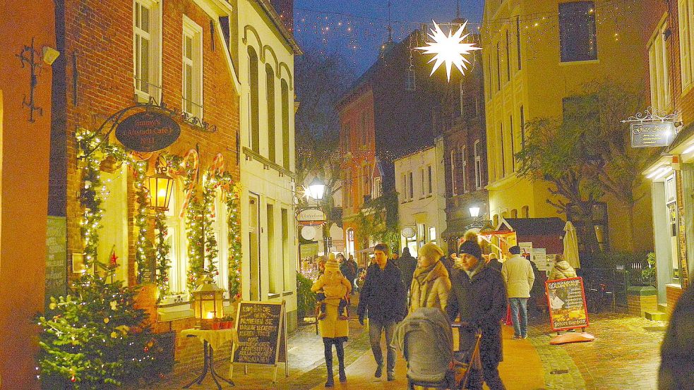 In romantischer Atmosphäre konnte man am Sonnabend durch die Leeraner Altstadt spazieren. Foto: Wolters
