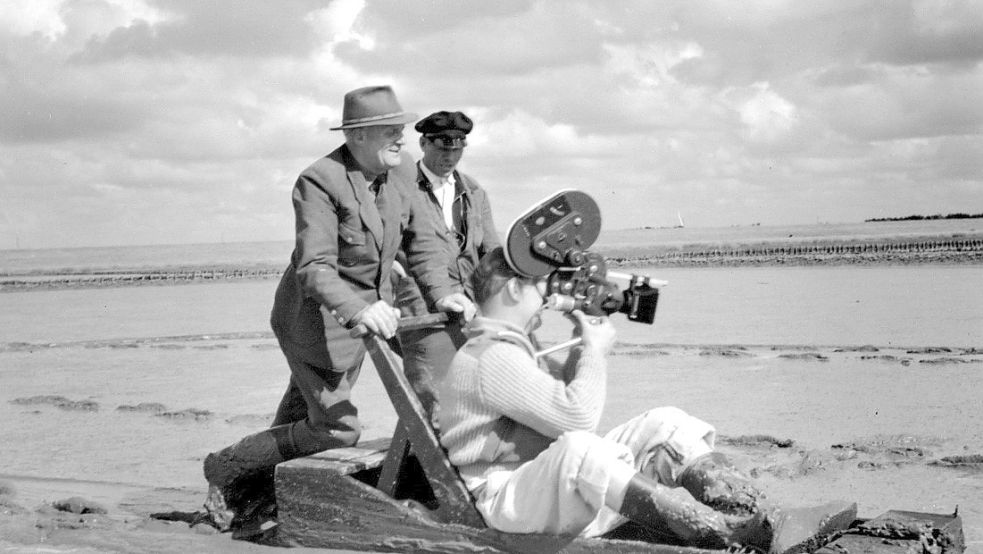 Kameraführung beim Film „Leybuchtpolder, das Dorf vom Reißbrett“ von 1952, der verschollen ist. Foto: Medienzentrum