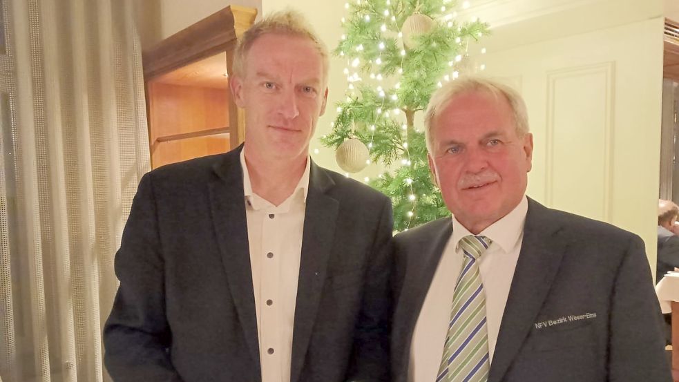 Peter Bartsch (links) wurde vom Bezirksvorsitzenden Dieter Ohls (rechts) mit viel Lob bedacht. Foto: privat