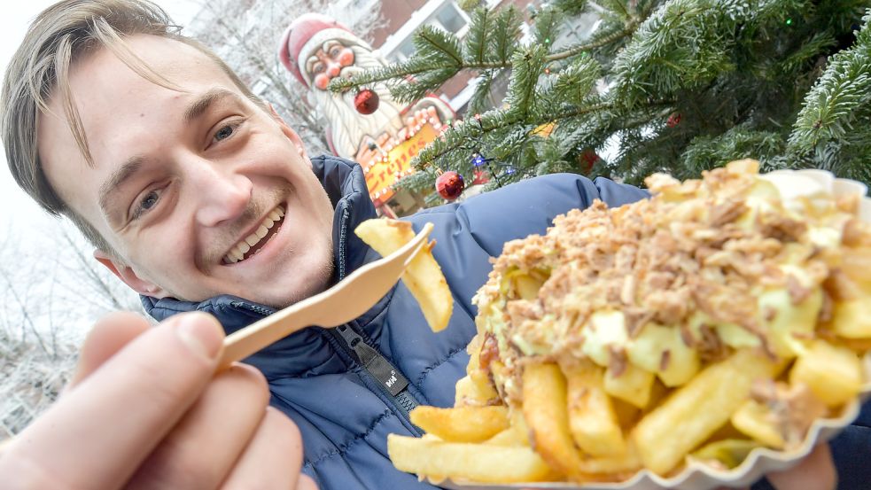 Die angegrillten Zwiebeln lösen sichtliche Begeisterung aus. Foto: Ortgies