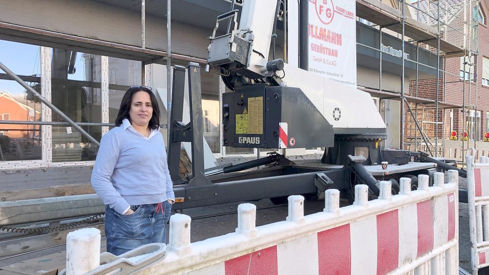 An dem Haus an der Neuen Straße ist ein Gerüst aufgebaut: Naima Michel möchte hier als Pächterin ein Bildungs- und Schulungszentrum entstehen lassen. Foto: Vogt