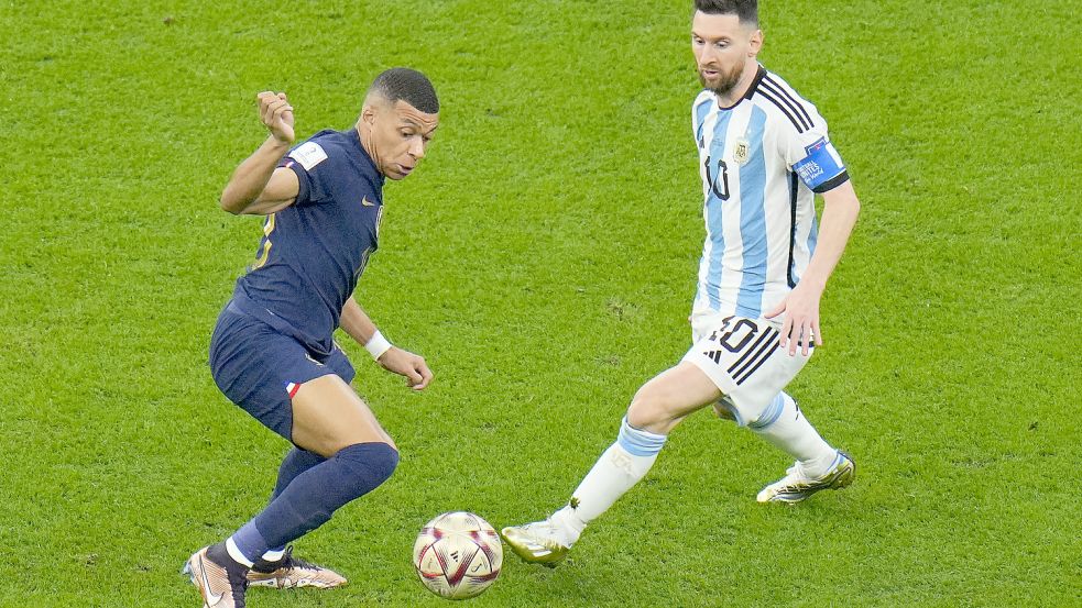 Kylian Mbappé (links) und Lionel Messi (rechts) waren die punktbesten Akteure beim „Welttrainer“. Foto: Ammar/DPA