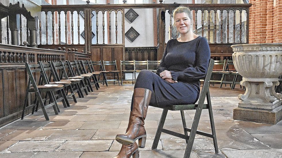 Steffi Sander, hier noch als Pastorin der Kirchengemeinde Hinte, hat zusammen mit dem Auricher Pastor Jörg Schmid ein Buch herausgebracht. Foto: Archiv