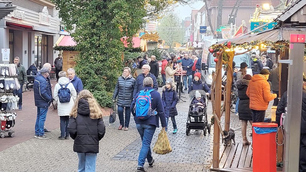 Der Weihnachtsmarkt in Leer hat auch positive Einflüsse auf den Einzelhandel. Foto: Wolters/Archiv