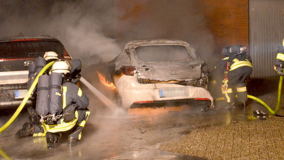 Die Feuerwehr löschte die Flammen. Foto: Hoppe/Archiv