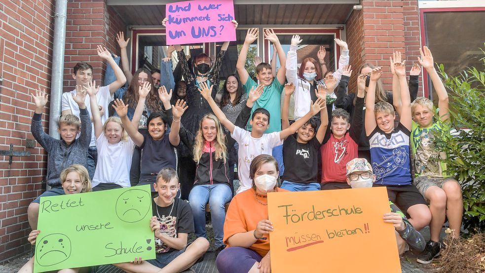 Schüler der Pestalozzischule in Leer, wollen dass es ihre Schule auch über 2027 hinaus gibt. Foto: Ortgies/Archiv