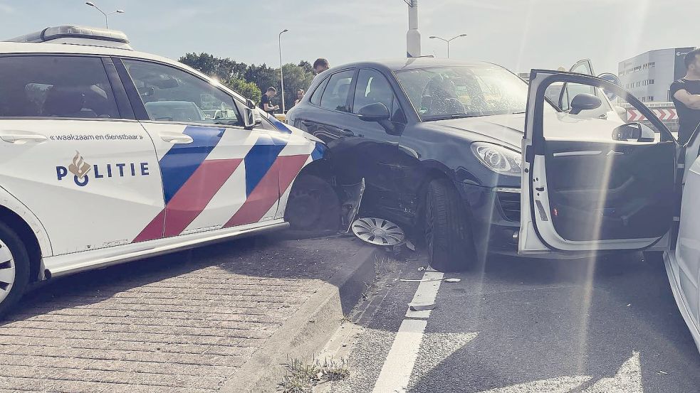 Der Porsche Macan war nach einer Verfolgungsjagd von der niederländischen Polizei gestoppt worden. Archivfoto: Politie Veluwe-West
