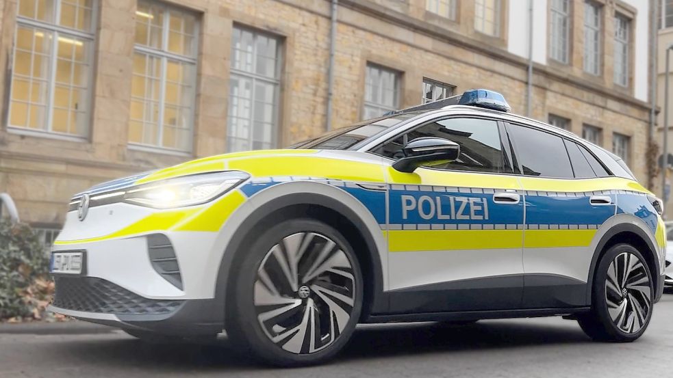 Dieser E-Streifenwagen ist in Leer im Einsatz. Foto: Polizei