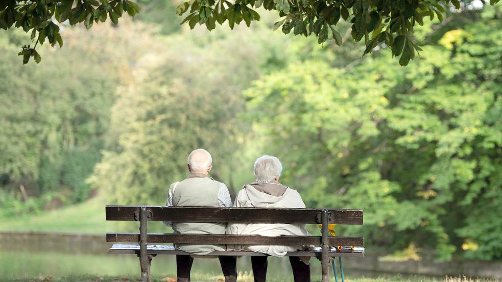 Den Lebensabend bei guter Rente verbringen - wer wollte das nicht? Doch das Rentensystem gerät in Schieflage. Foto: Sebastian Kahnert