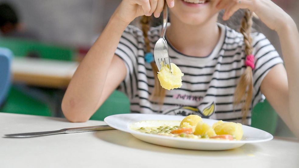 Kinder leiden besonders, wenn ihr Eltern arm sind. Der Sozialverband Deutschland drängt die Bundesregierung, rasch konkrete Maßnahmen gegen Kinderarmut zu ergreifen. Foto: Jens Kalaene