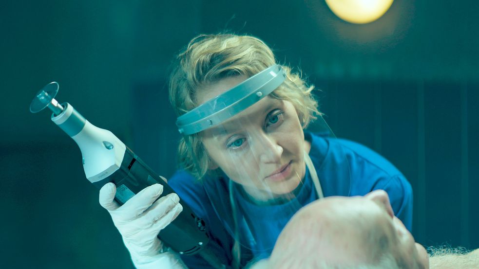 Anna Maria Mühe als Bestatterin in „Totenfrau“. Foto: Netflix