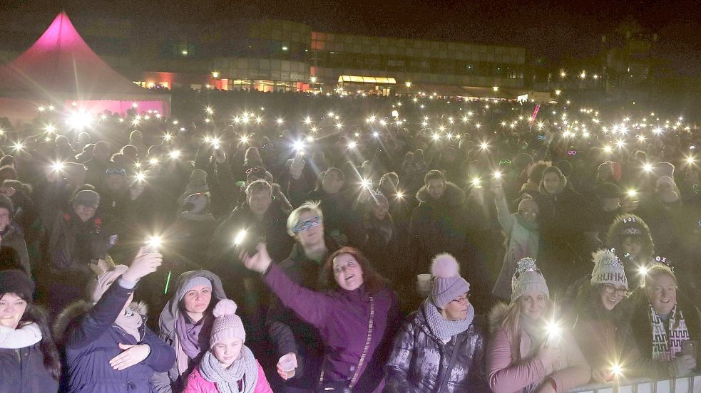 Zu den Silvesterpartys auf dem Grünstrand waren vor der Pandemie jedes Jahr Tausende Besucher gekommen. Dieses Bild stammt von der Nacht zum 1. Januar 2019. Archivfoto: Kiefer