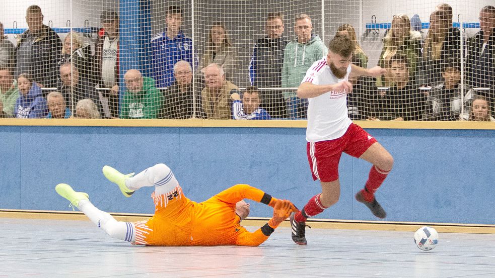 Westrhauderfehns Arlind Jonjic (rechts) musste im Halbfinale zweimal zum Achtmeter antreten – und scheiterte einmal.