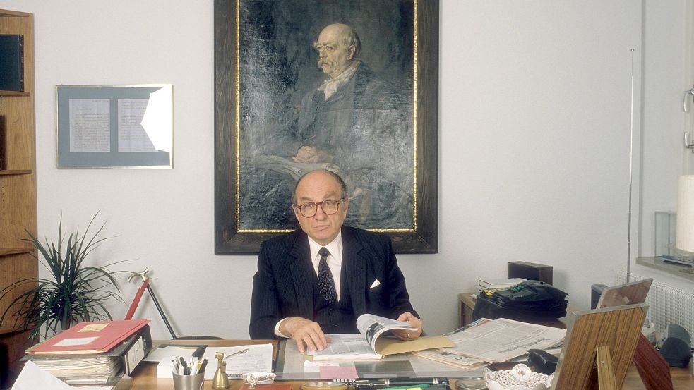 Andere Zeiten: Bismarck-Gemälde im Büro des FDP-Ministers Otto Graf Lambsdorff, 1983. Foto: Imago/Sven Simon