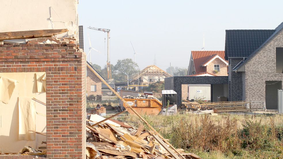 Die hohen Energiepreise haben die Konjunktur im Baugewerbe massiv belastet. Das Bild zeigt eine Neubausiedlung in Emden. Foto: Päschel/Archiv