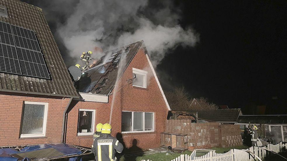 Die Feuerwehr ist in der Nacht zu einem Einsatz in Osteel gerufen worden. Foto: Feuerwehr/Carsten Redenius
