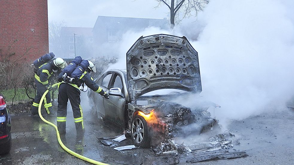 Das Auto wurde durch das Feuer schwer beschädigt. Foto: Wolters