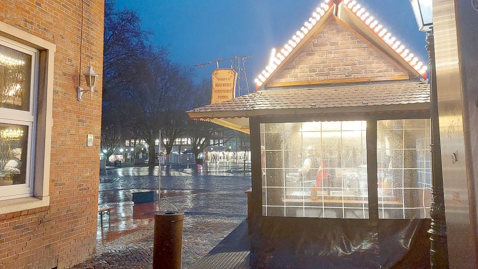 Der Stadtgarten ist leer, die Imbiss-Bude in der Einmündung zur Großen Straße steht noch. Foto: Hanssen