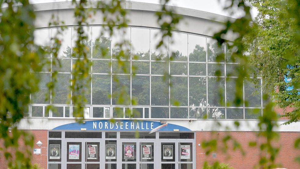 Die Nordseehalle in Emden: Seit September können dort keine Veranstaltungen mehr stattfinden. Sie wird als Unterkunft gebraucht. Foto: Ortgies