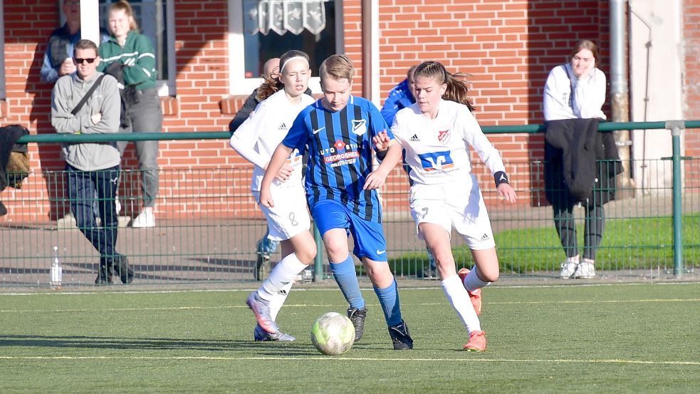 Im Ligabetrieb spielen die U15-Juniorinnen aus Aurich in Ostfriesland in einer Jungen-Liga mit, bestreiten gegen Mädchenteams aber Leistungsvergleiche. Foto: Wagenaar