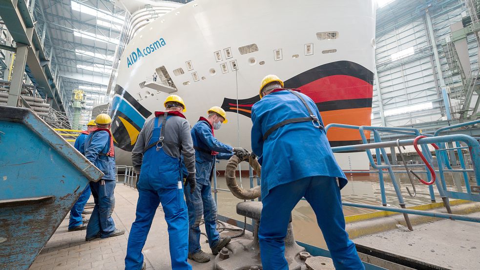 Das Kreuzfahrtschiff „Aida Cosma“ wurde in der Papenburger Meyer Werft gebaut. Es kann mit LNG fahren. Foto: Meyer Werft/dpa