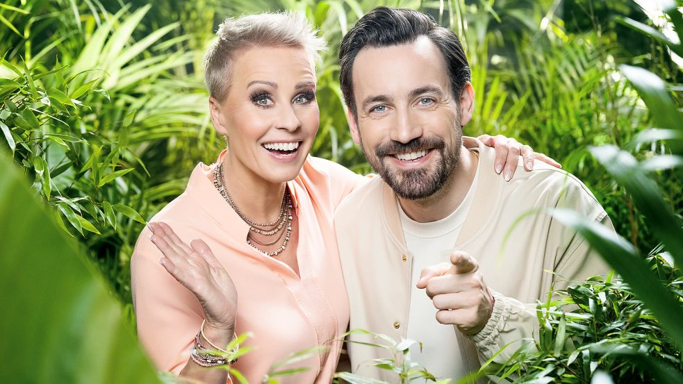 Sonja Zietlow und Jan Köppen moderieren das „Dschungelcamp“. Foto: dpa/RTL+