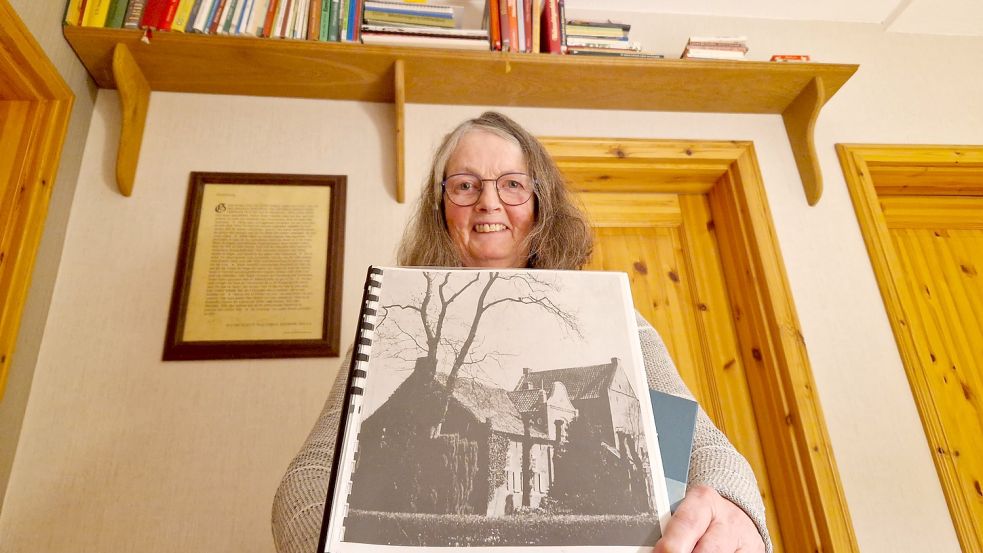 Geziena Scholtalbers hat sich insbesondere über das Steinhaus Bunderhee ein profundes Wissen angeeignet. Foto: Gettkowski