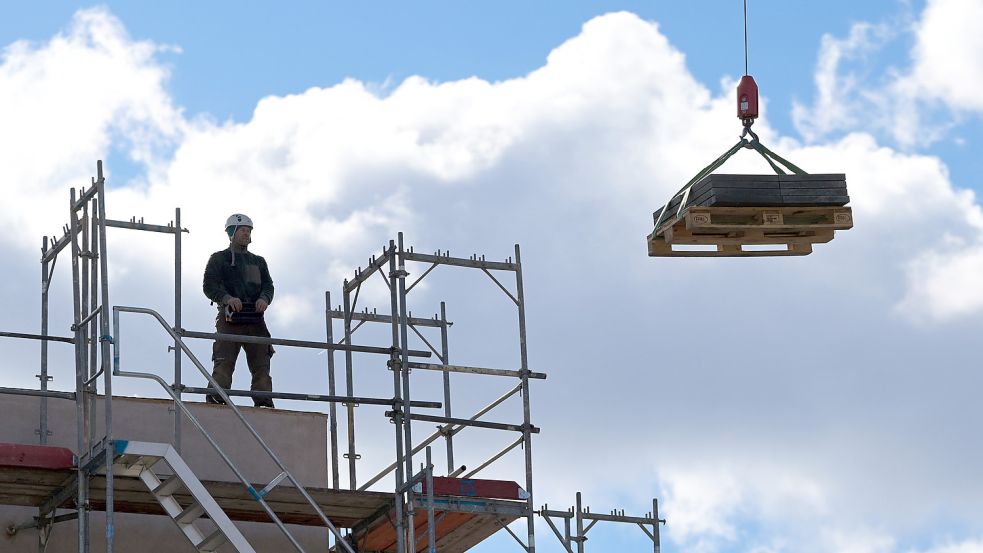 Die Baubranche ist seit Jahren schwer beschäftigt. Dieses Bild entstand auf einer Baustelle in Potsdam. Foto: Stache/dpa