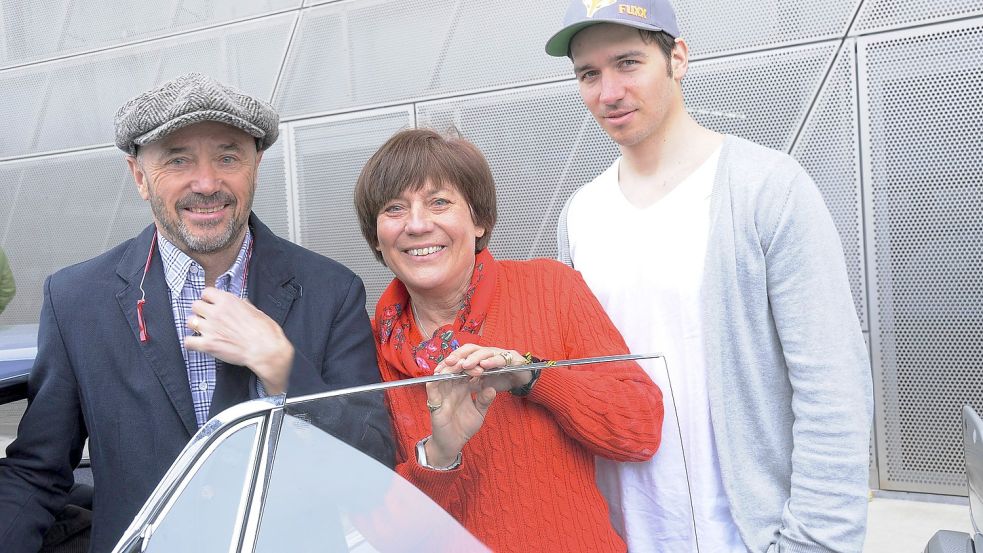 Felix Neureuther (rechts) zusammen mit seinen Eltern Christian Neureuther und Rosi Mittermaier. Foto: imago images/Lindenthaler