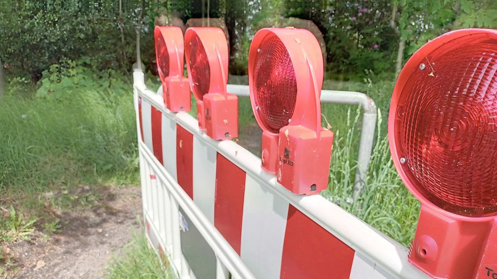 Eintritt verboten: Der Stapelmoorer Park ist noch zu gefährlich. Foto: Archiv