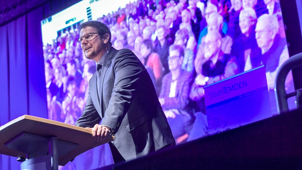 Oberbürgermeister Tim Kruithoff (parteilos) lud kurz nach Amtsantritt im Januar 2020 zu einem neuen Format des Neujahrsempfangs ein: in der Nordseehalle. Foto: Ortgies/Archiv