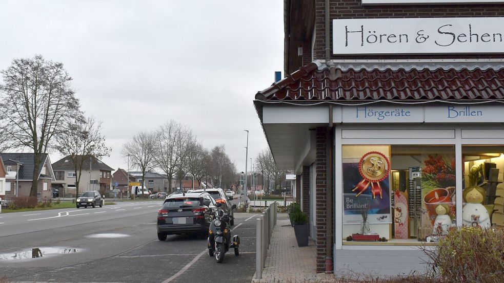 In diesem Bereich der Ostrhauderfehner Hauptstraße - schräg gegenüber von Juwelier Alberti - hat sich die Tat in der Nacht zu Samstag ereignet. Foto: Zein