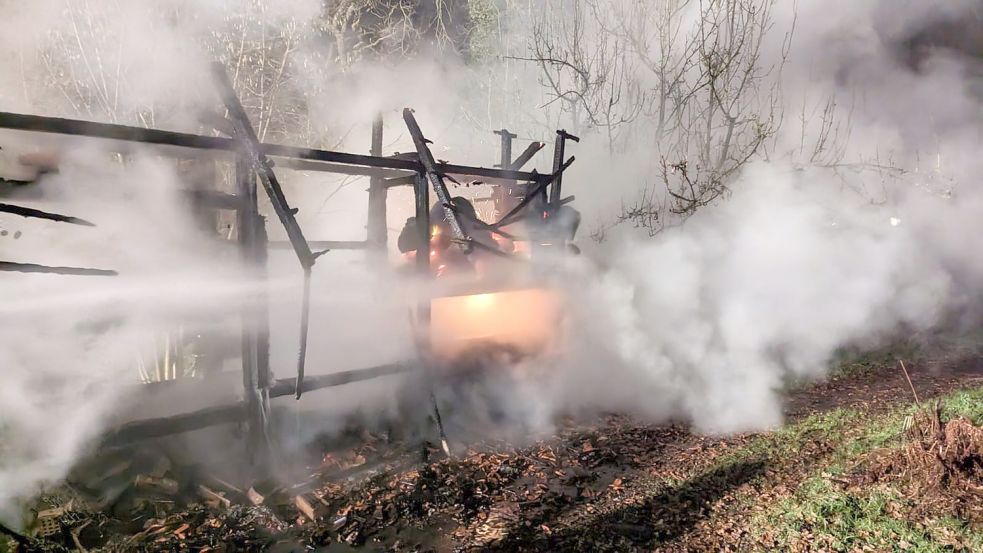 Das Insektenhotel wurde durch das Feuer zerstört.