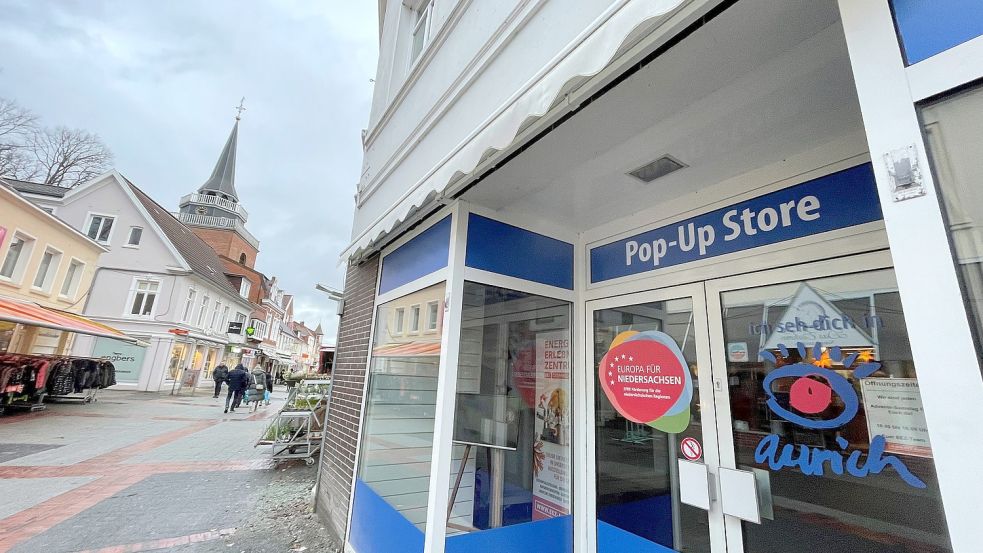 Dieses Ladenlokal in der Auricher Burgstraße steht schon lange leer. Fotos: Boschbach