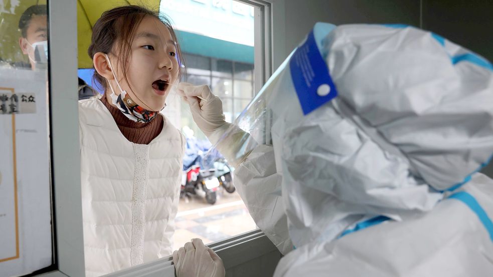 Regelmäßige PCR-Tests waren Teil der Zero-Covid-Strategie der chinesischen Regierung. Im Dezember 2022 sind alle Maßnahmen gegen das Virus gefallen. Foto: www.imago-images.de