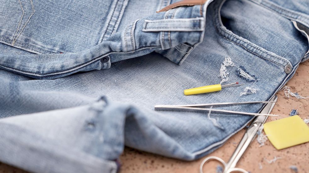 Insbesondere Jeans-Hosen lassen sich häufig so reparieren, dass ein Riss gar nicht mehr auffällt. Foto: Pixabay