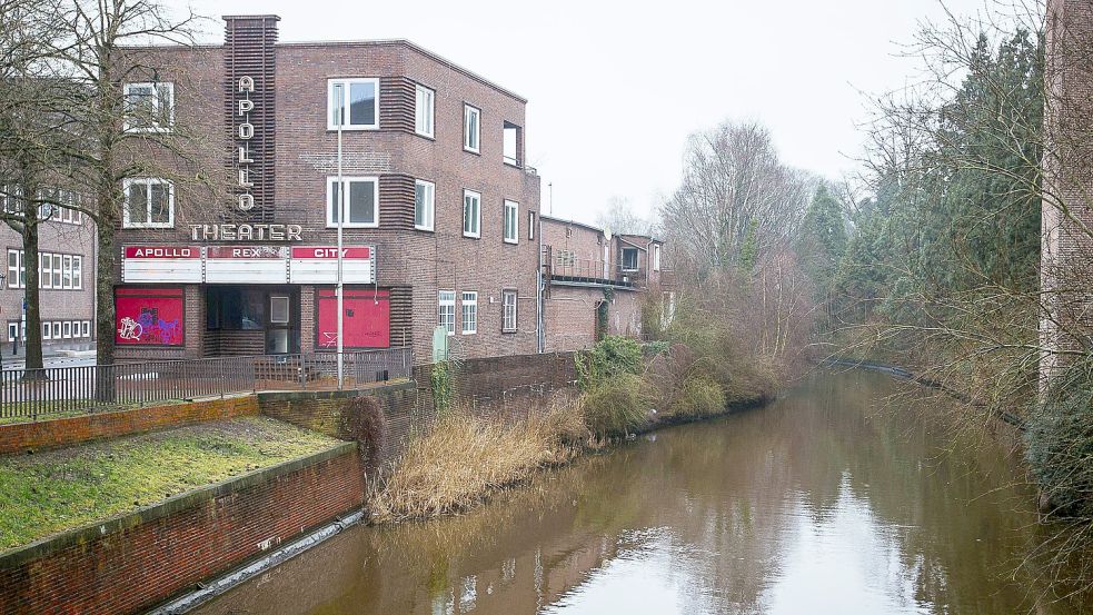 Das ehemalige Apollo-Kino im Zentrum der Stadt Emden steht seit fast 14 Jahren leer. Foto: J. Doden/Archiv