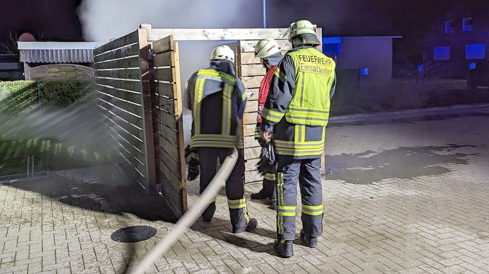 Die Feuerwehr Völlenerfehn musste in der Nacht zum Montag zu einem Containerbrand ausrücken. Foto: Feuerwehr/Bruns