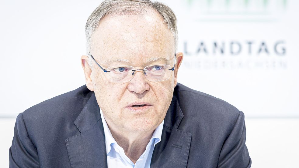 Macht sich weiter für ein Tempolimit auf deutschen Autobahnen stark: Niedersachsens Ministerpräsident Stephan Weil (SPD). Foto: Moritz Frankenberg/dpa