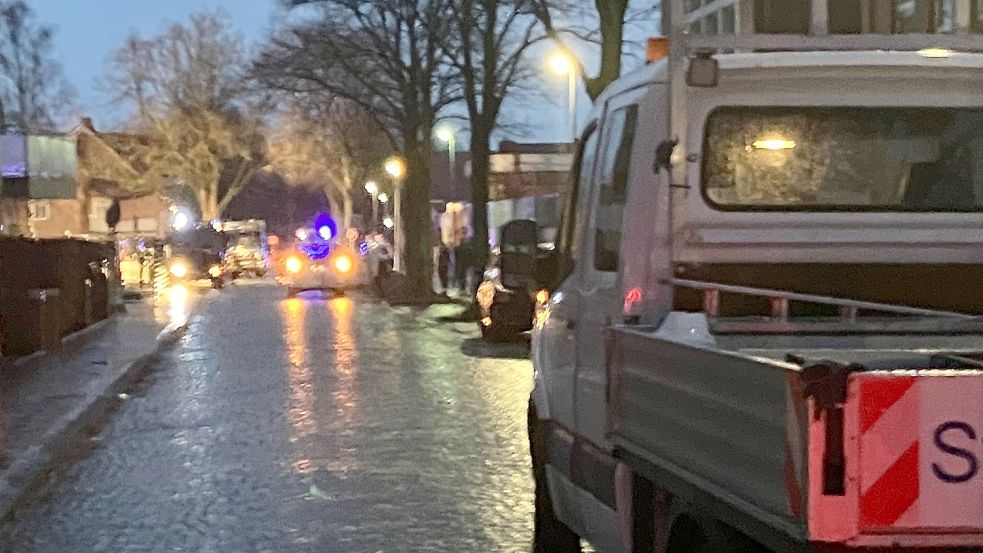 Am frühen Abend war auch die Feuerwehr vor Ort. Foto: Kierstein